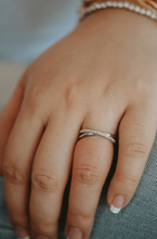 Load image into Gallery viewer, DORSEY Crossover Ring